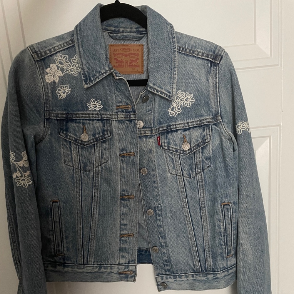 floral levi’s jean jacket